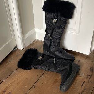 Coach super warm and comfy winter boots . Size 9 . Great condition no flaws